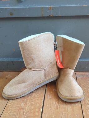 137-**NWT**Joe Fresh Tan Faux-Shearling Suede Booties